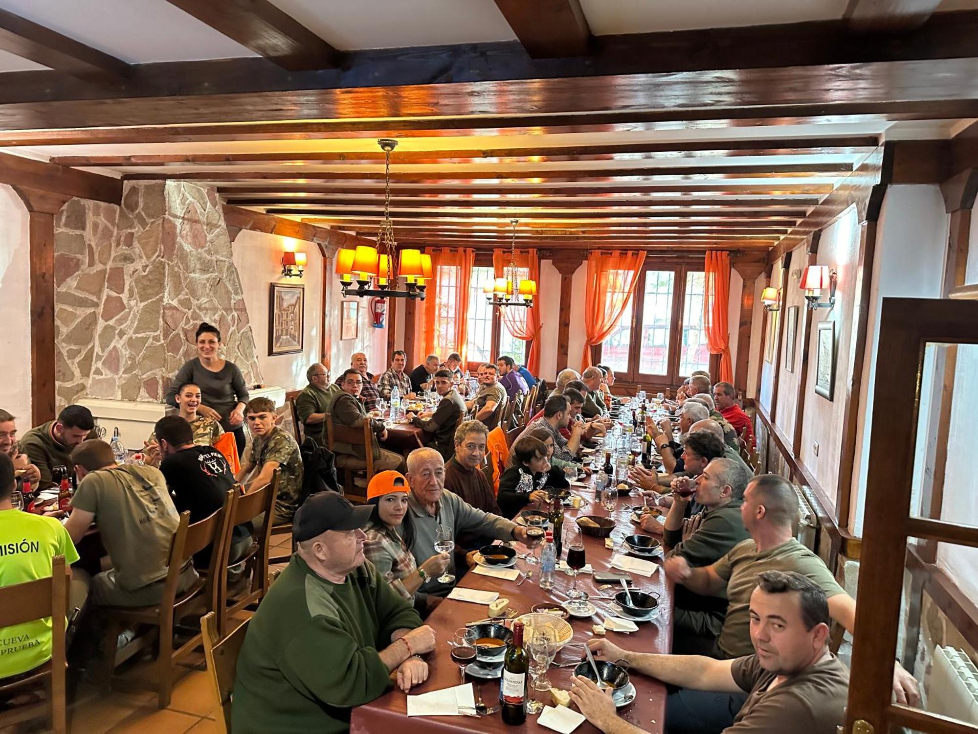 Vega del Cadorno Hotel Restaurante Rio Cuervo מראה חיצוני תמונה